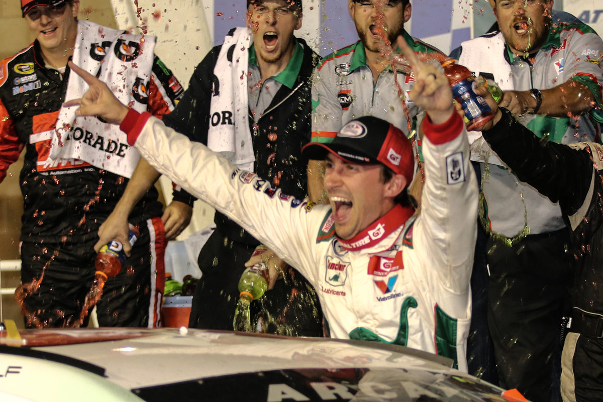 Self wins career-first at Kansas; Theriault clinches championship