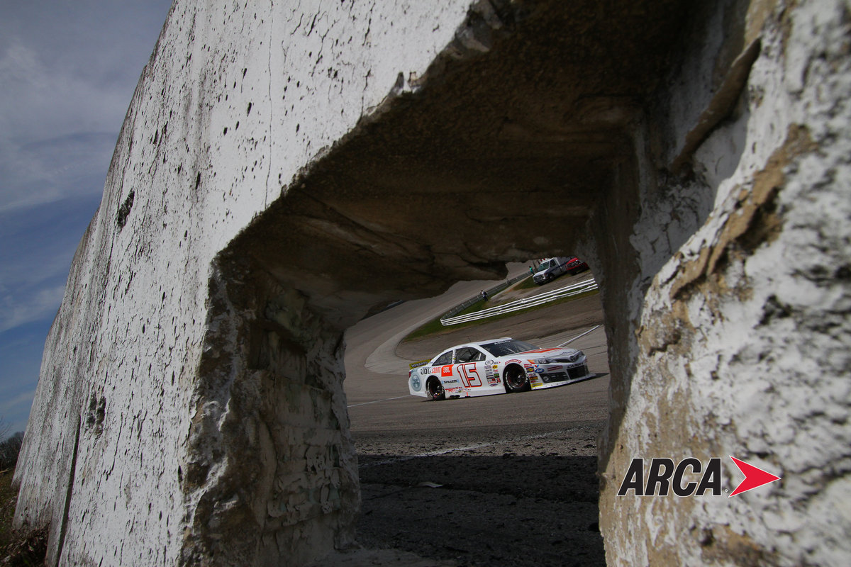 FAST FACTS: Kentuckiana Ford Dealers Fall Classic 200