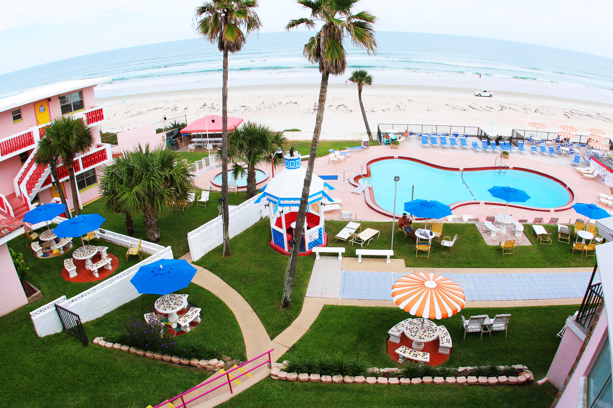 Oceanfront hotel Tropical Manor offering special ARCA rates